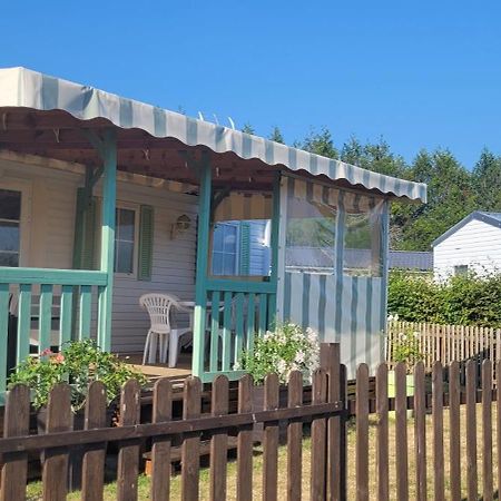 La Chaloupe Emplacement 97 Hotel Le Bec-Hellouin Exterior foto